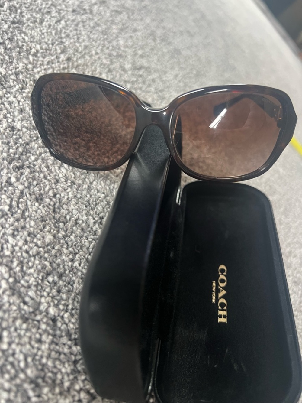 Coach Brown Tortoise Women's Sunglasses with Case - Picture 2 of 4
